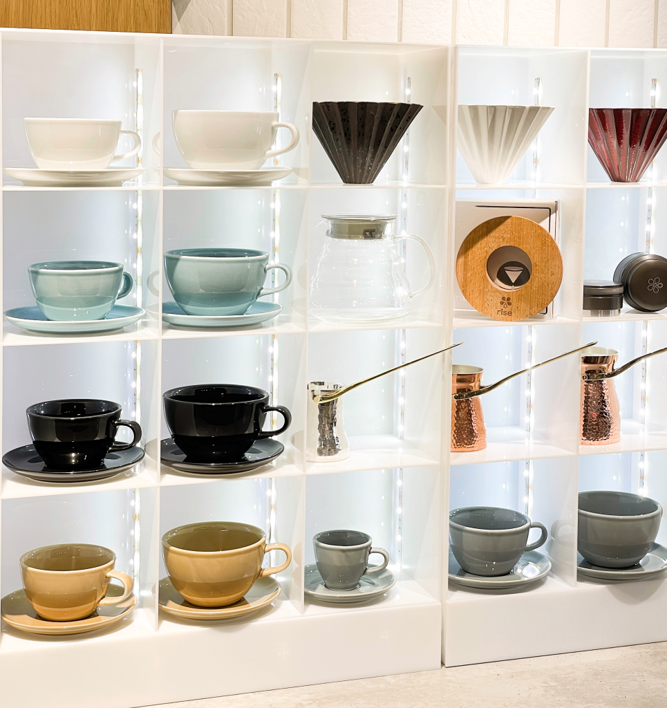 Полка RISE в шоуруме Specialty.ru