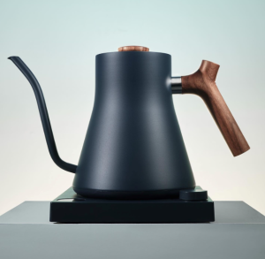 Чайник Fellow Stagg EKG синий с деревянной рукояткой